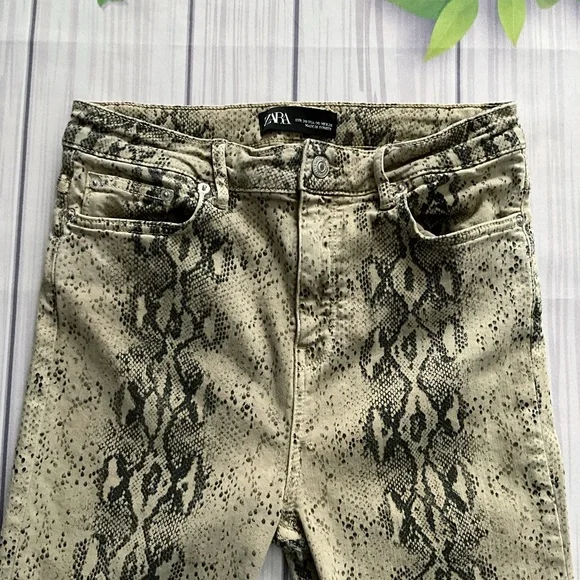 ZARA Snakeskin Print Highrise Skinny Jeans, Size 6 - Picture 3 of 12